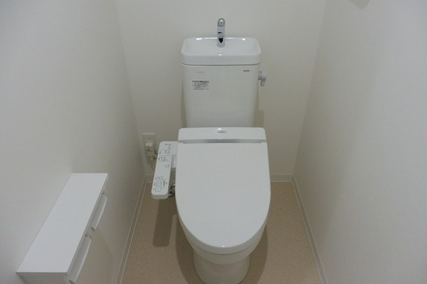 トイレ　トイレもきれいです※別号室のお写真になります。