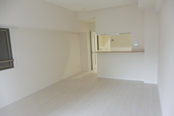 居室・リビング　こちらの居間で趣味の時間をお楽しみください※別号室のお写真に