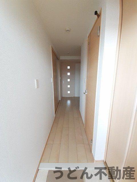 玄関　うどん県のお部屋探しはうどん不動産へ うどんちゃんとLINE
