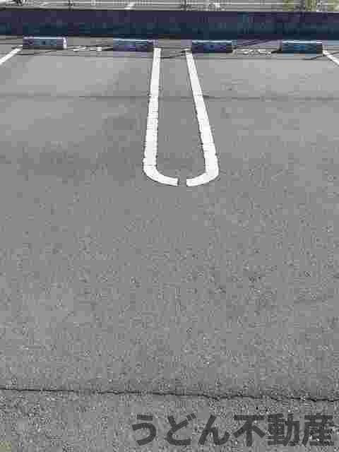 駐車場　うどん県のお部屋探しはうどん不動産へ うどんちゃんとLINE