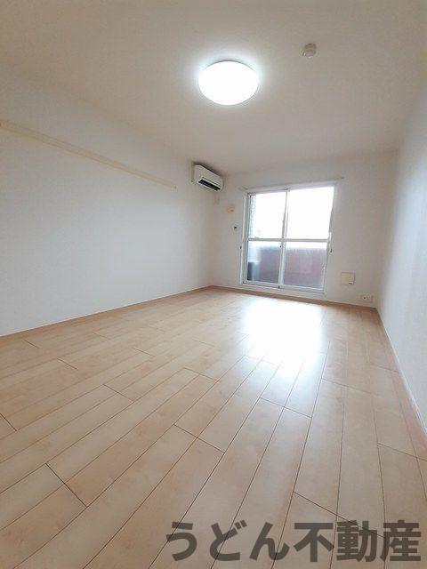 居室・リビング　うどん県のお部屋探しはうどん不動産へ うどんちゃんとLINE