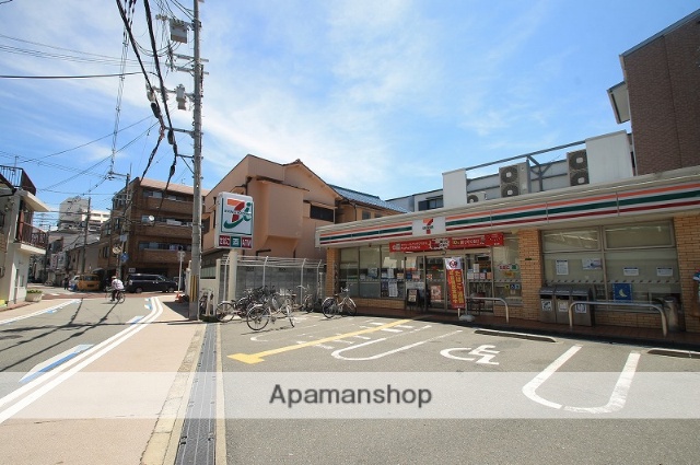 コンビニ　セブン－イレブン大阪豊新４丁目店（コンビニ）まで303m