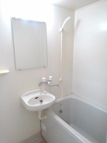 バス・シャワールーム　落ち着いた空間のお風呂です