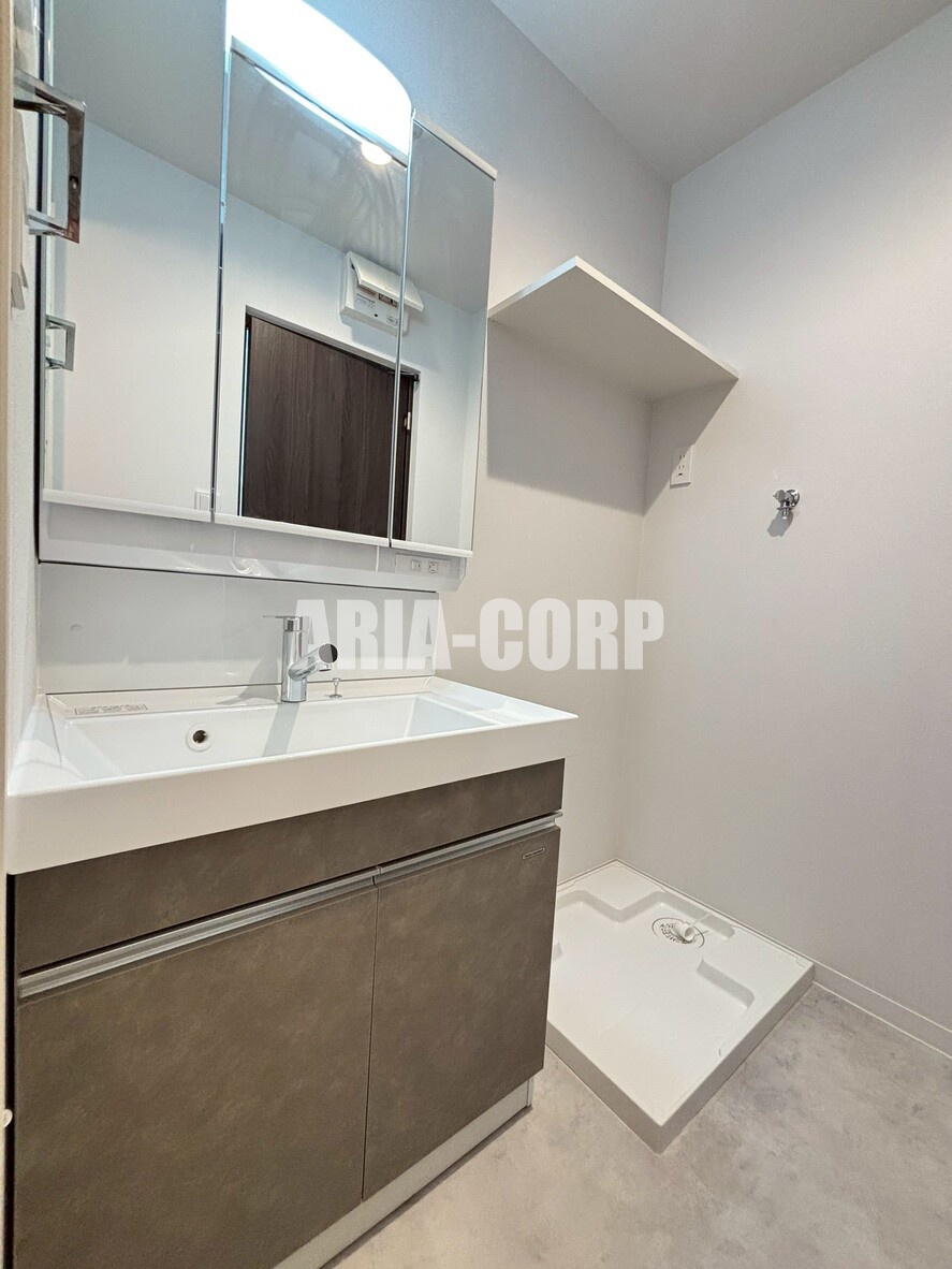 洗面設備　（同仕様）シャンプードレッサー付きの収納豊富な洗面所♪