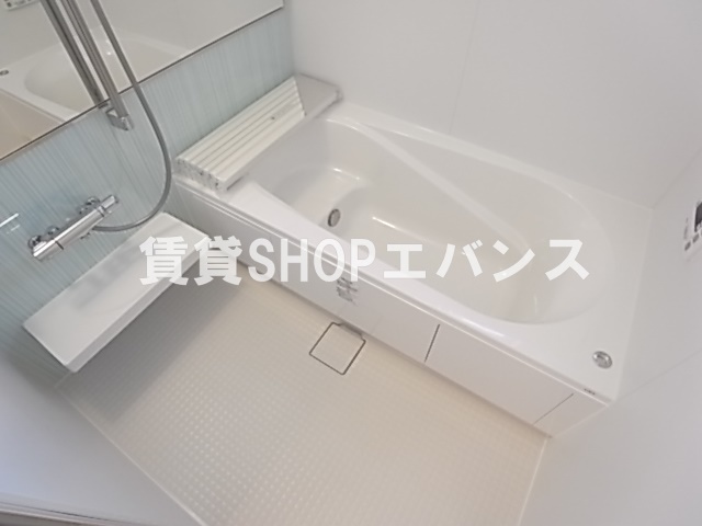 バス・シャワールーム　コンパクトで使いやすいお風呂です