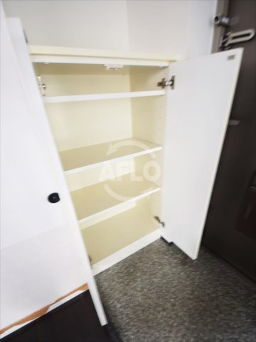 収納　ゼウス難波クリスタル　シューズボックス