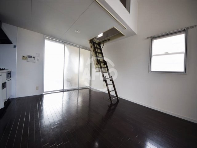 居室・リビング　ゼウス難波クリスタル　居間