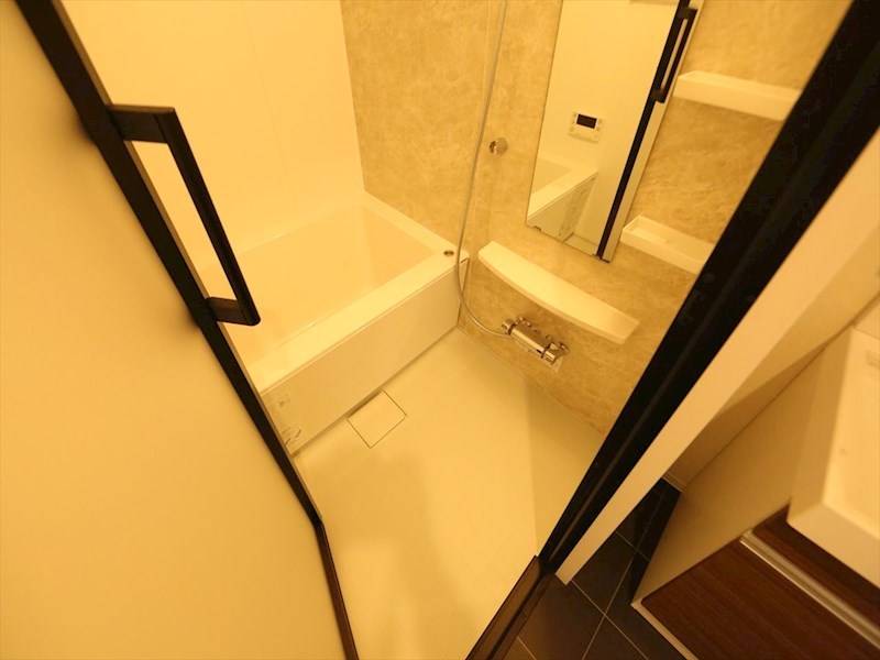 バス・シャワールーム　浴室暖房乾燥機付　追い焚き・オートバス機能付お風呂