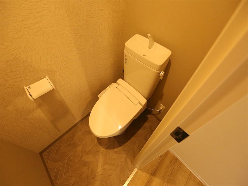 トイレ　温水洗浄暖房便座付トイレ