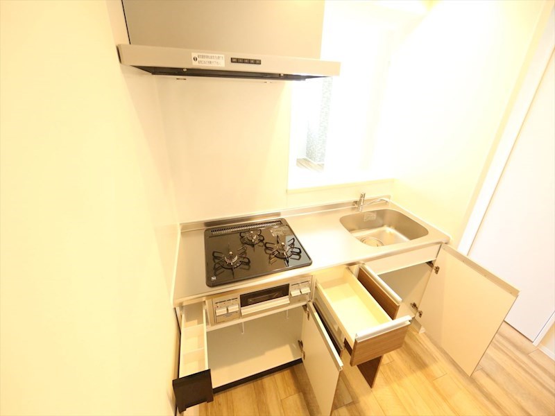 キッチン　システムキッチン（ガス3口コンロ・グリル付）