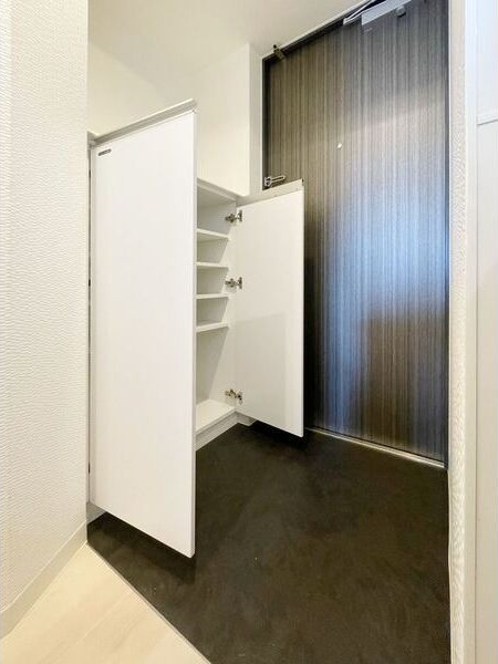 玄関　写真はイメージです。詳細は弊社にて内見をお願い致します！