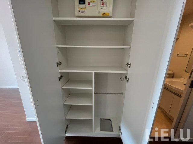 玄関　1112号室の写真になります※現況優先