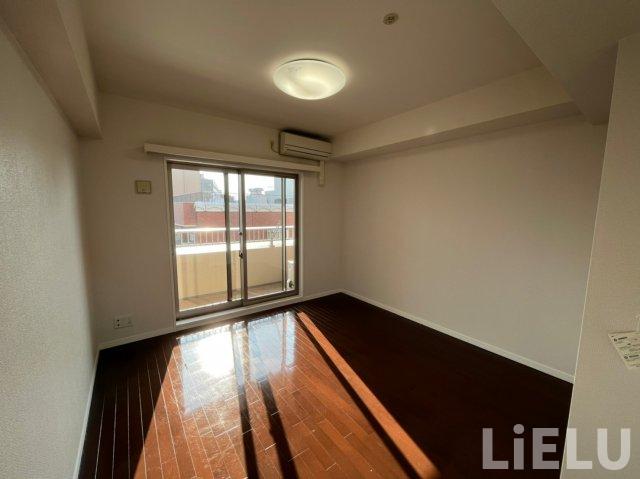 居室・リビング　1112号室の写真になります※現況優先