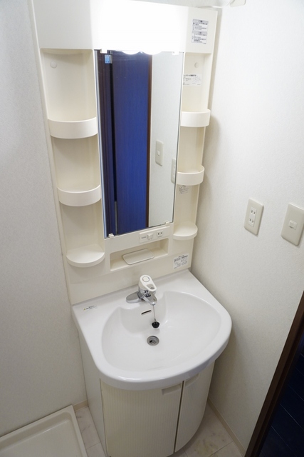 洗面設備　独立洗面台で身支度できます