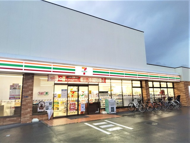 コンビニ　セブンイレブン葛飾青戸８丁目店（コンビニ）まで550m