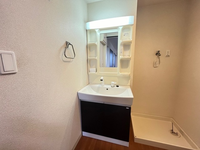 洗面設備　※同タイプの部屋写真です