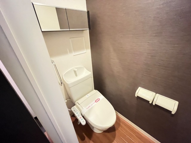 トイレ　※同タイプの部屋写真です