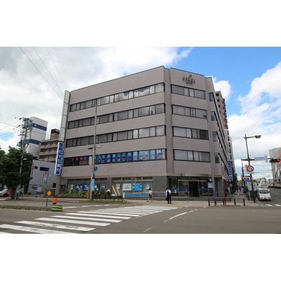 銀行　七十七銀行泉中央支店（銀行）まで309m