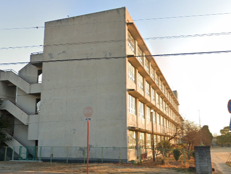 中学校　高浜市立南中学校（中学校）まで498m