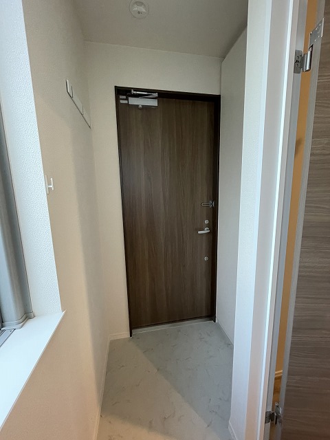 玄関　同仕様・同タイプ別号室の写真です