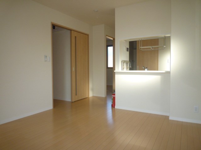 居室・リビング　写真は202号室です。（参考）