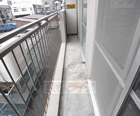 バルコニー　東向きバルコニーで朝日が気持ちいですよ