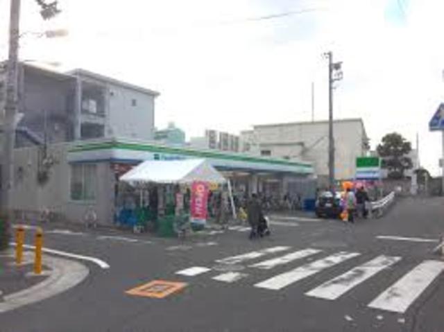 コンビニ　ファミリーマート摂津正雀駅前店（コンビニ）まで97m