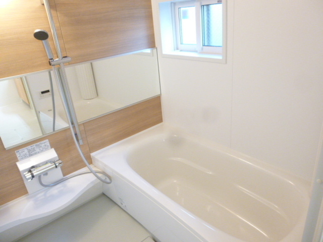 バス・シャワールーム　１坪タイプ浴室（小窓付）