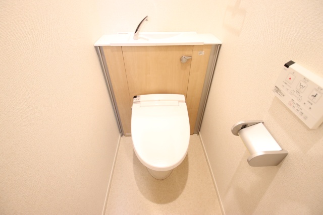 トイレ　※別室の参考写真の為、現況優先です。