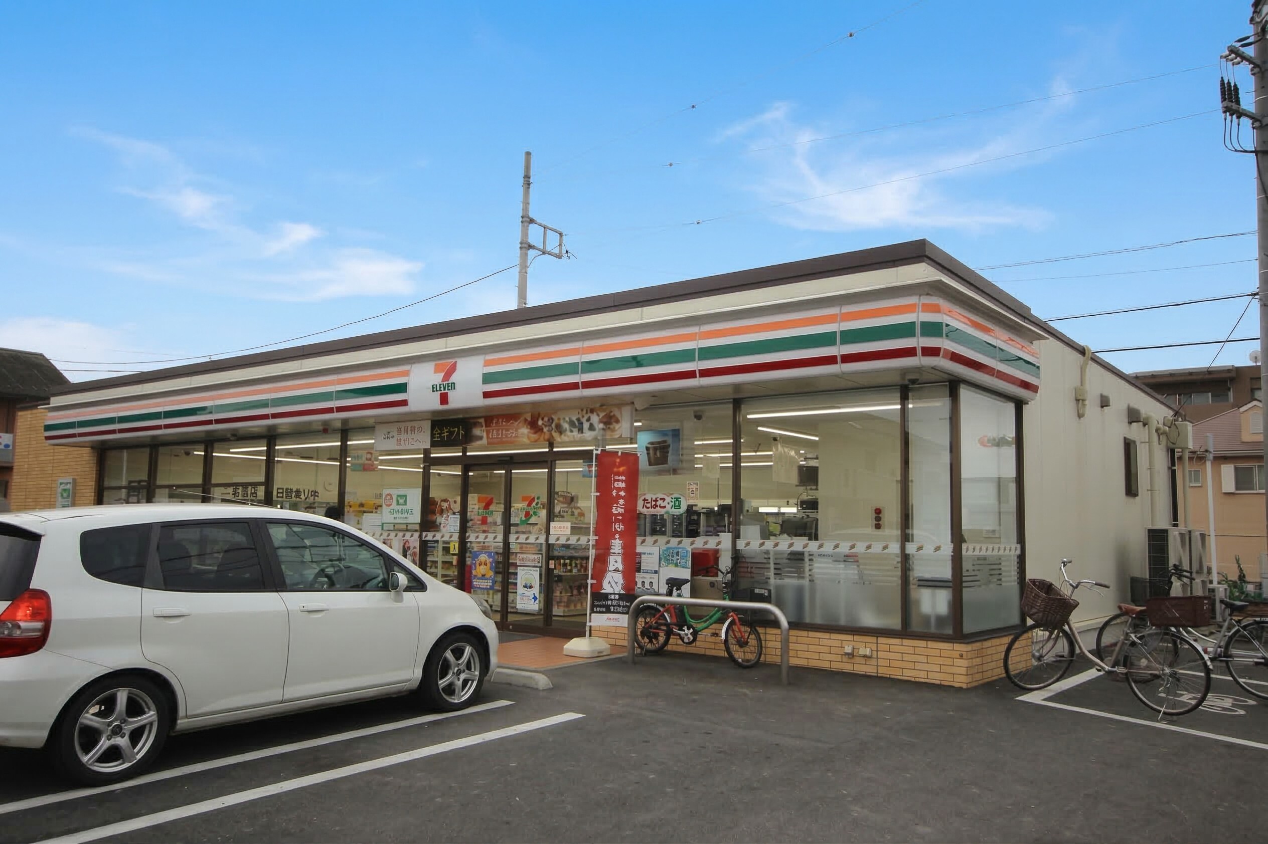 コンビニ　セブンイレブン（コンビニ）まで300m