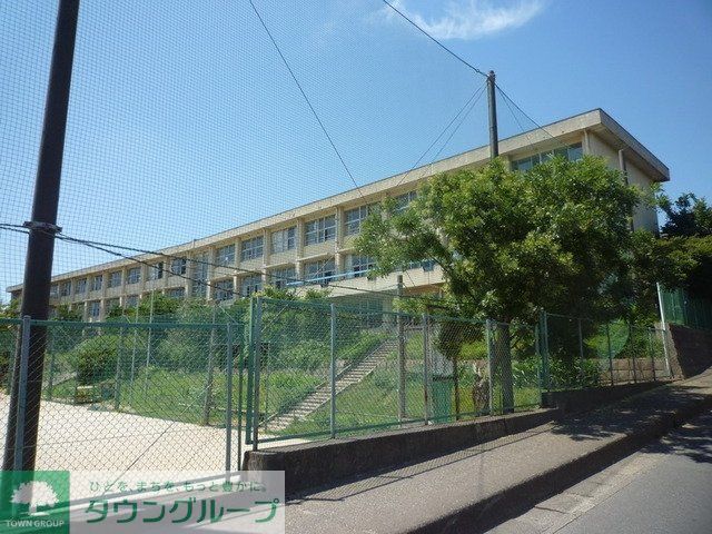 小学校　松飛台小学校（小学校）まで900m