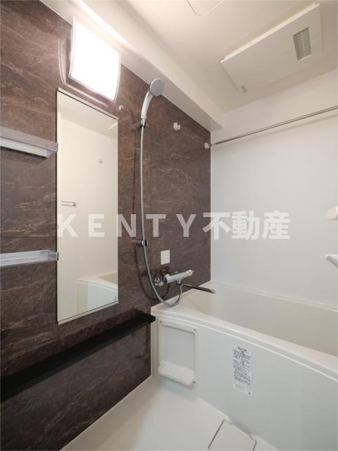 バス・シャワールーム　落ち着いた空間のお風呂です