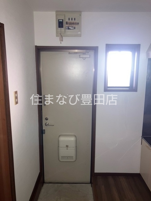 玄関　同型別部屋写真