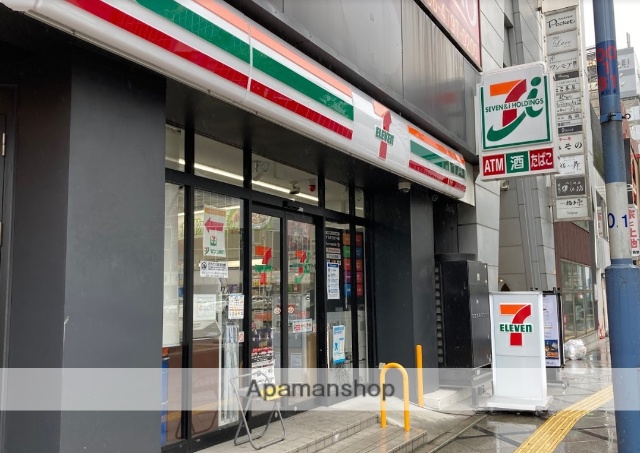 コンビニ　セブンイレブン（コンビニ）まで824m