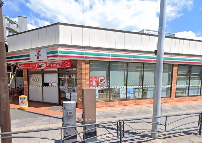 コンビニ　セブンイレブン（コンビニ）まで541m