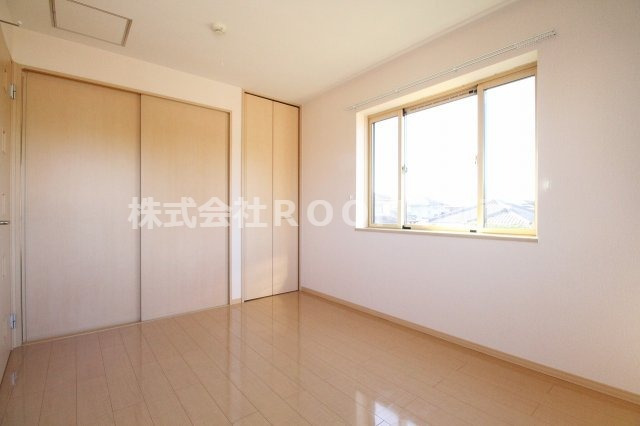 その他部屋・スペース　広くて明るい寝室