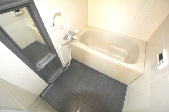 バス・シャワールーム　追い焚き機能付き♪