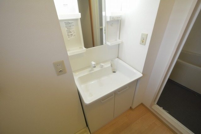 洗面設備　独立洗面台付き！