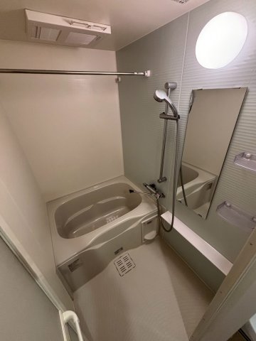 バス・シャワールーム　同物件別部屋写真