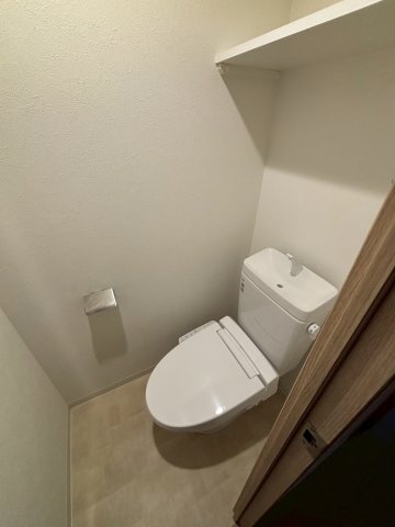 トイレ　同物件別部屋写真