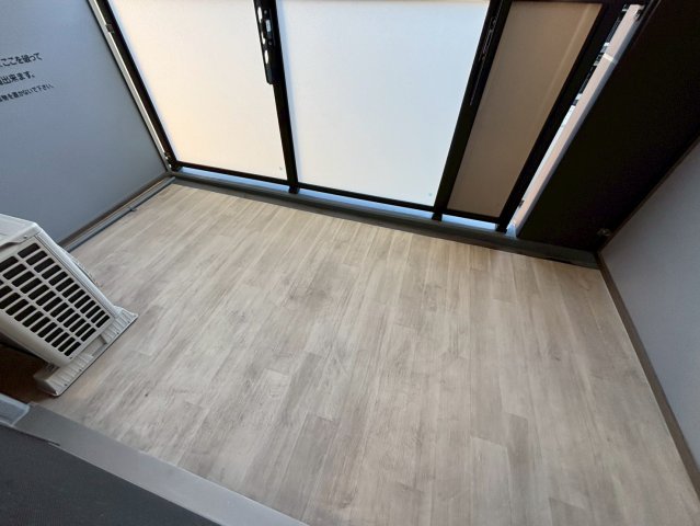 バルコニー　同物件別部屋写真