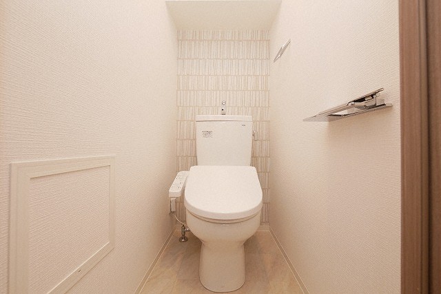トイレ　落ち着いた色調のトイレです
