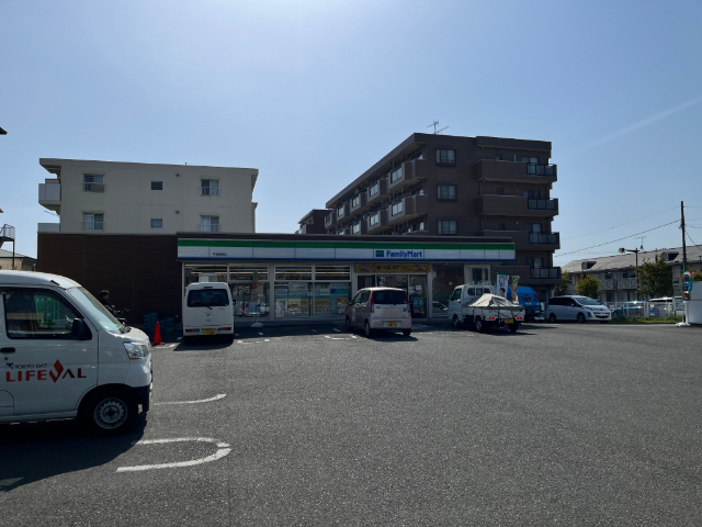 コンビニ　ファミリーマート（コンビニ）まで150m