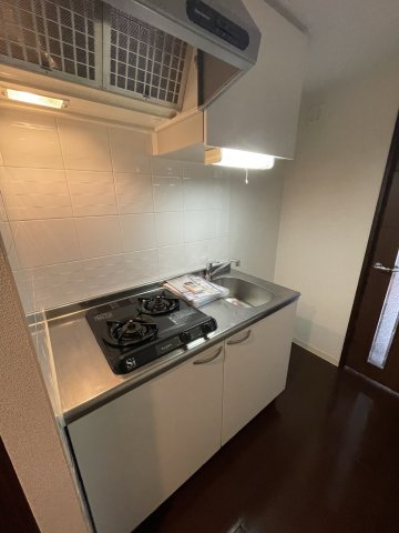 キッチン　(参考)同マンション別間取り他部屋の写真（間取り図が正）