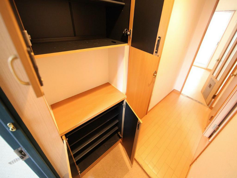 玄関　玄関　シューズボックス付（収納充実してます）