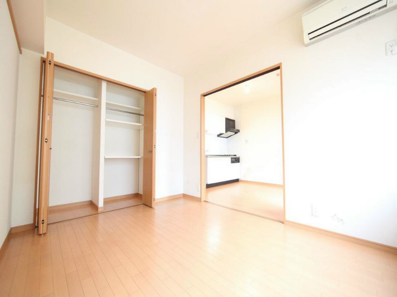 収納　洋室6.8帖　クローゼット付（収納充実しています）