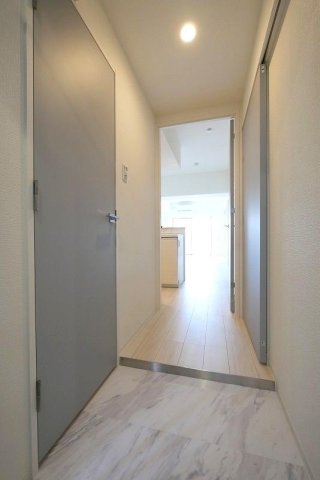 玄関　※同物件参考写真