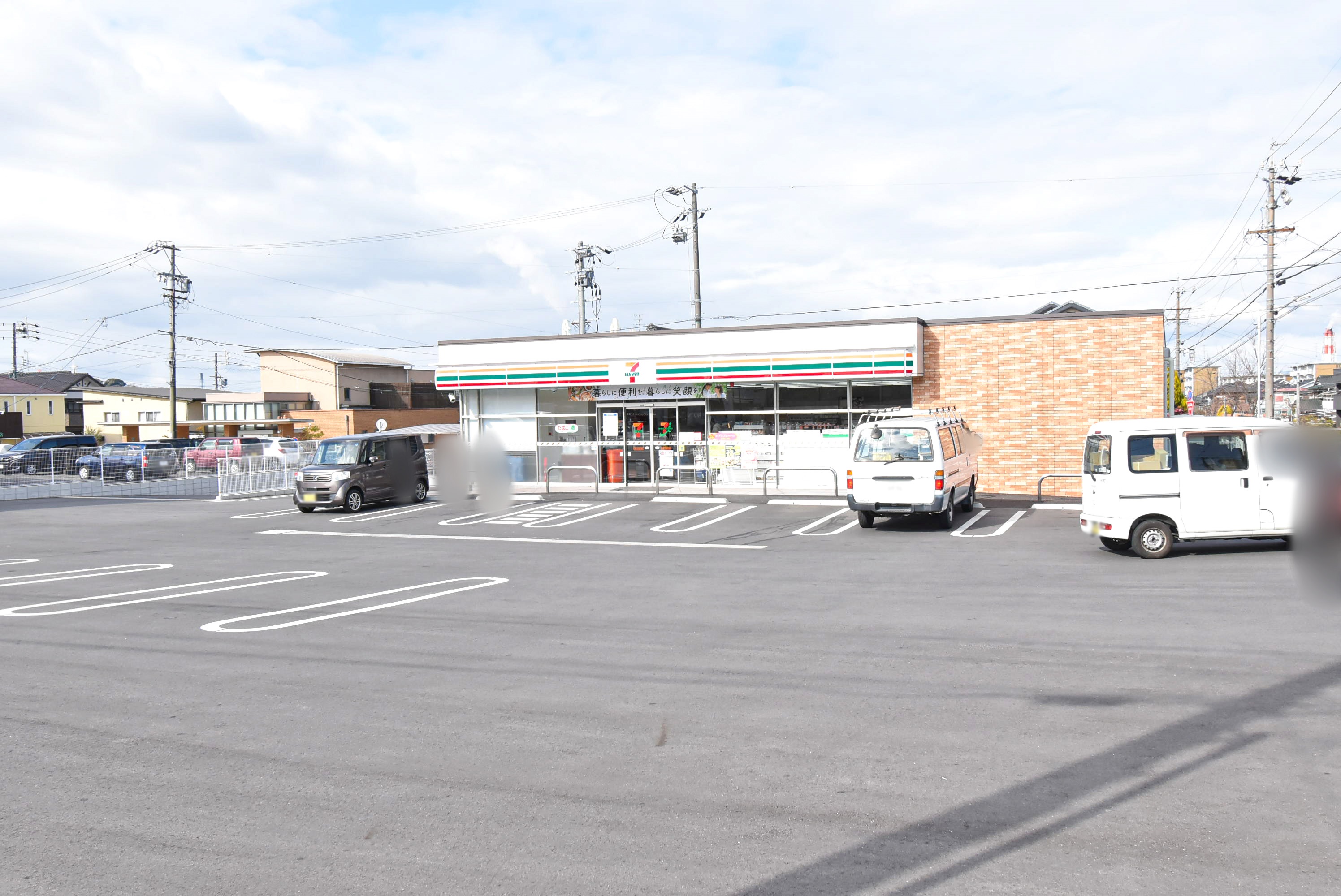 コンビニ　セブンイレブン知多つつじが丘４丁目店（コンビニ）まで500m