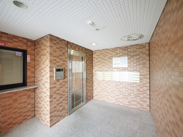 エントランス　建物の内部です