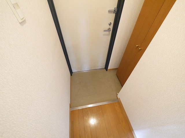 玄関　収納もある玄関です